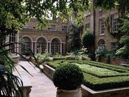 A view of the garden at 37 Fleet Street 